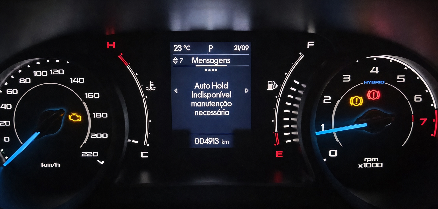 Painel do Fastback com mensagem de Auto Hold indisponível durante o problema da bateria