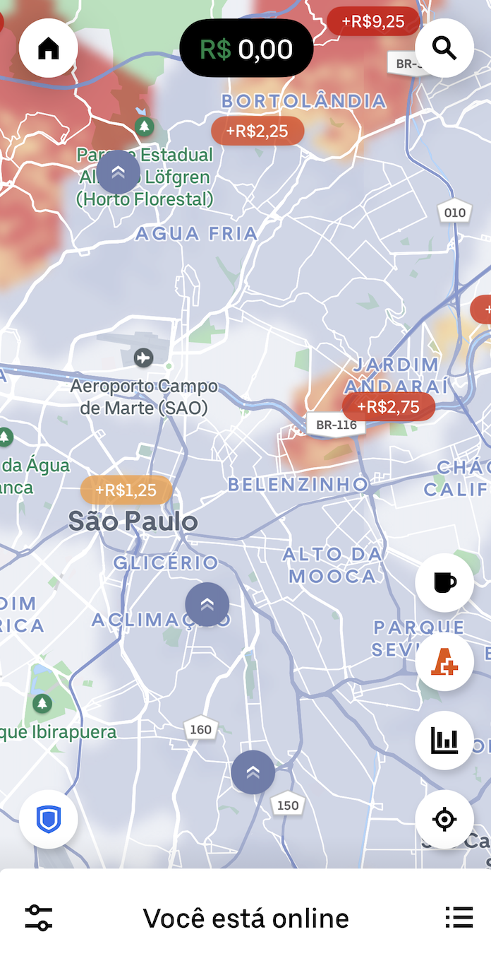 Mapa do app da Uber em São Paulo com manchas laranja e vermelhas marcando adicionais de preço dinâmico em reais e setas indicando tendência de ganhos.