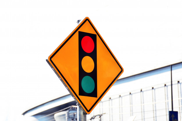 Placa de atenção ao semáforo